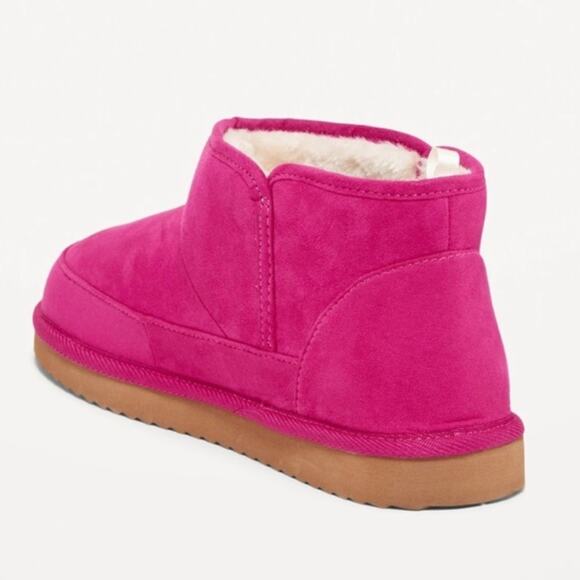 OLD NAVY berry Faux Suede
Sherpa-Lined Slippers - Picture 3 of 4